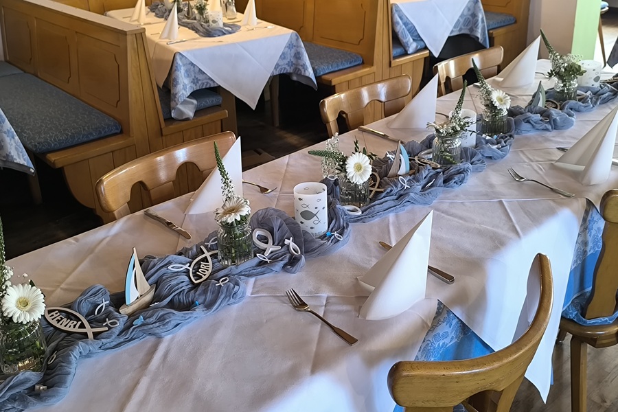 Festlich gedeckter Tisch